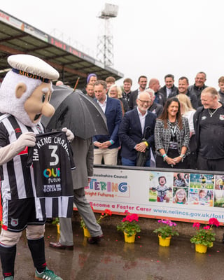 The King visits Grimsby, shirt presentation